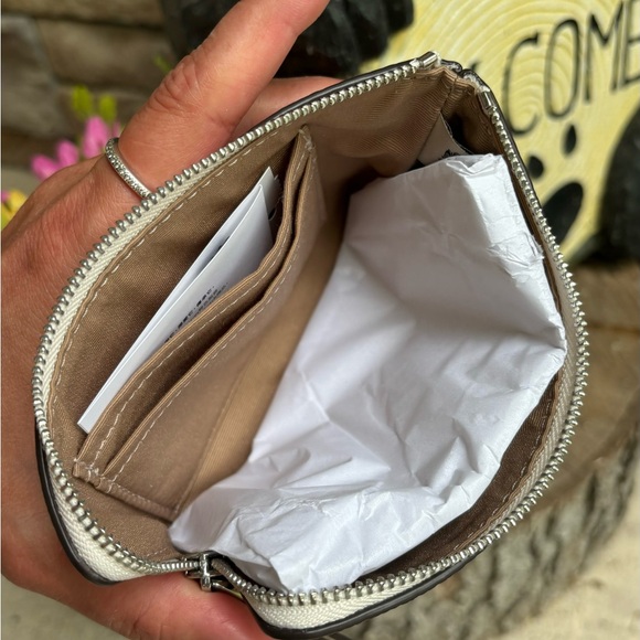 Authentic COACH pebbled leather zip top wristlet - Picture 8 of 11